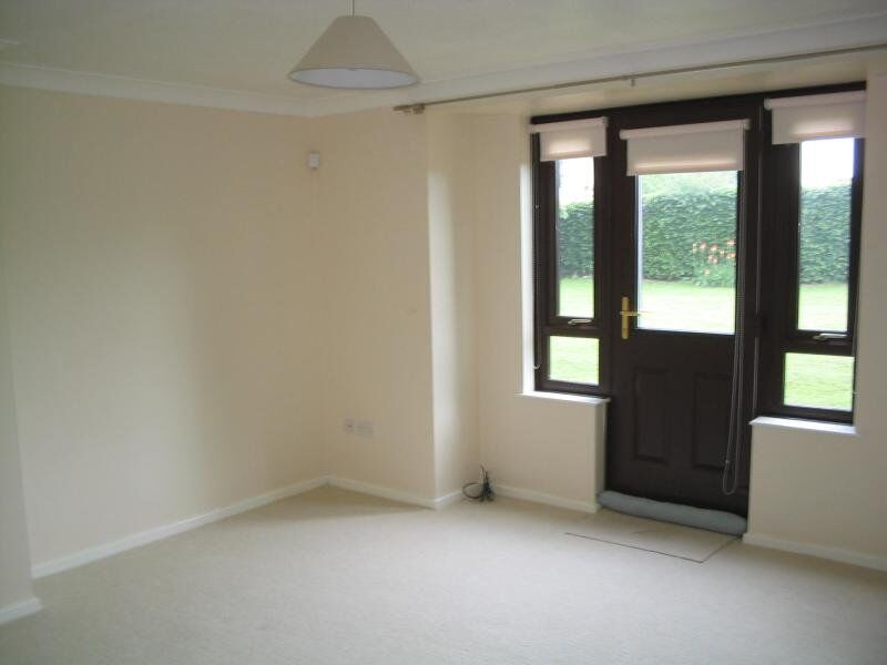 Flat Airedale Court in Leeds