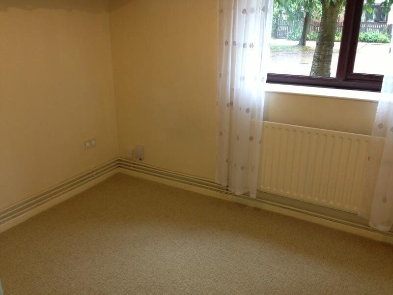 Flat Airedale Court in Leeds