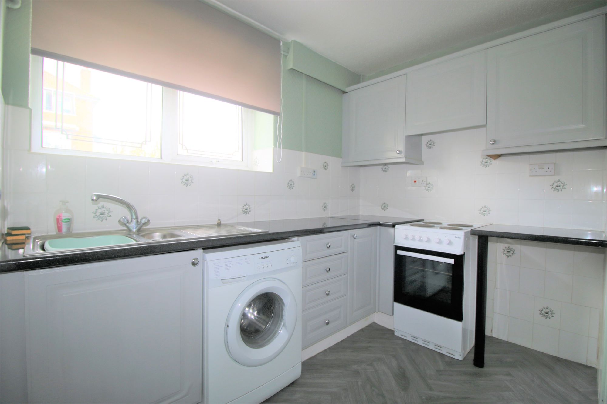 Flat Redcar Road in London