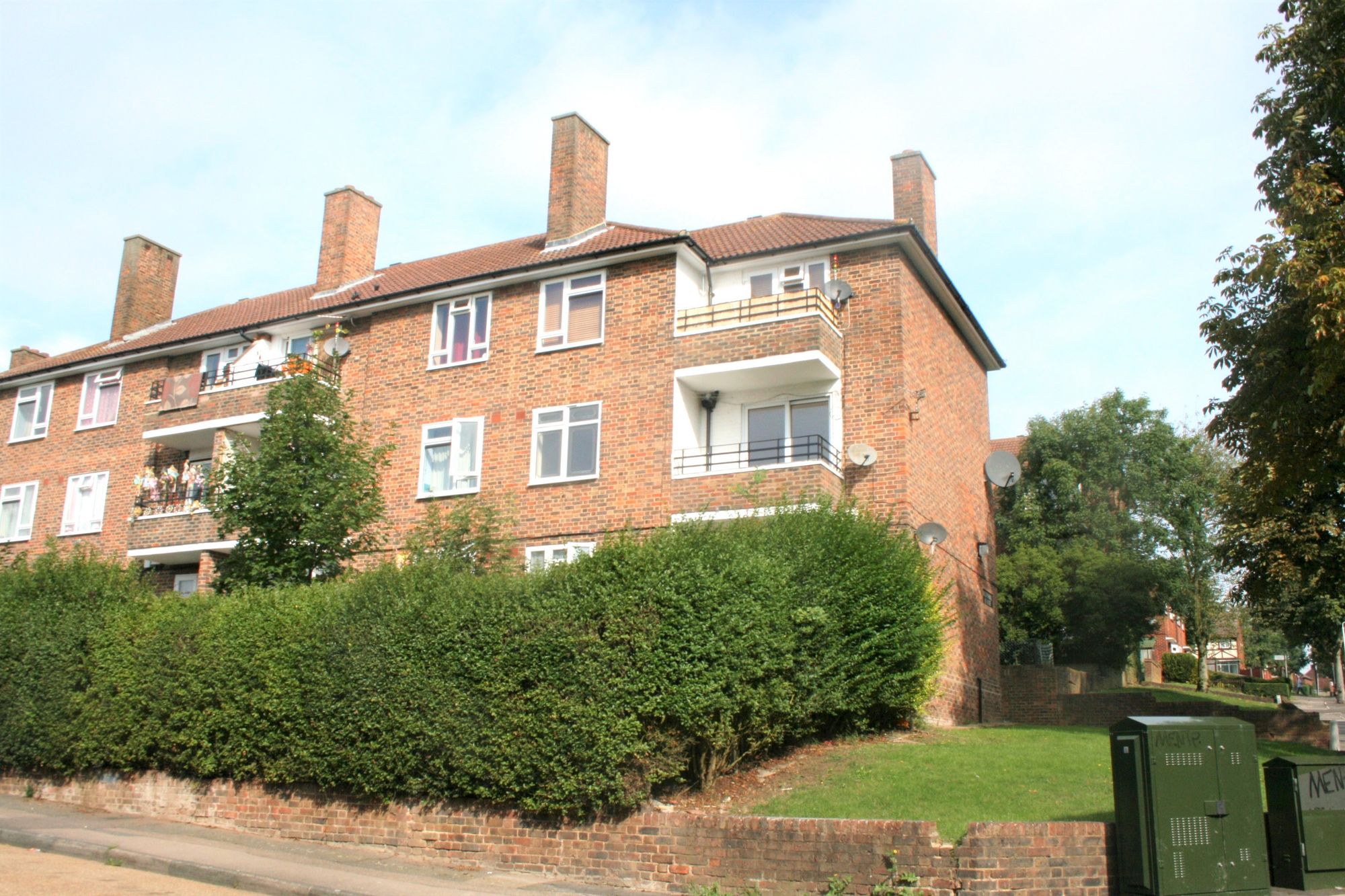 Flat Redcar Road in London