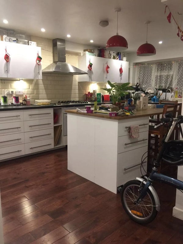 Room Pond Road in Greater London