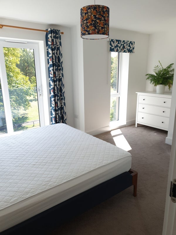 Room Bowen Road in Locking Parklands