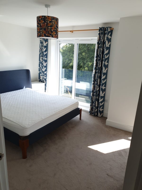 Room Bowen Road in Locking Parklands