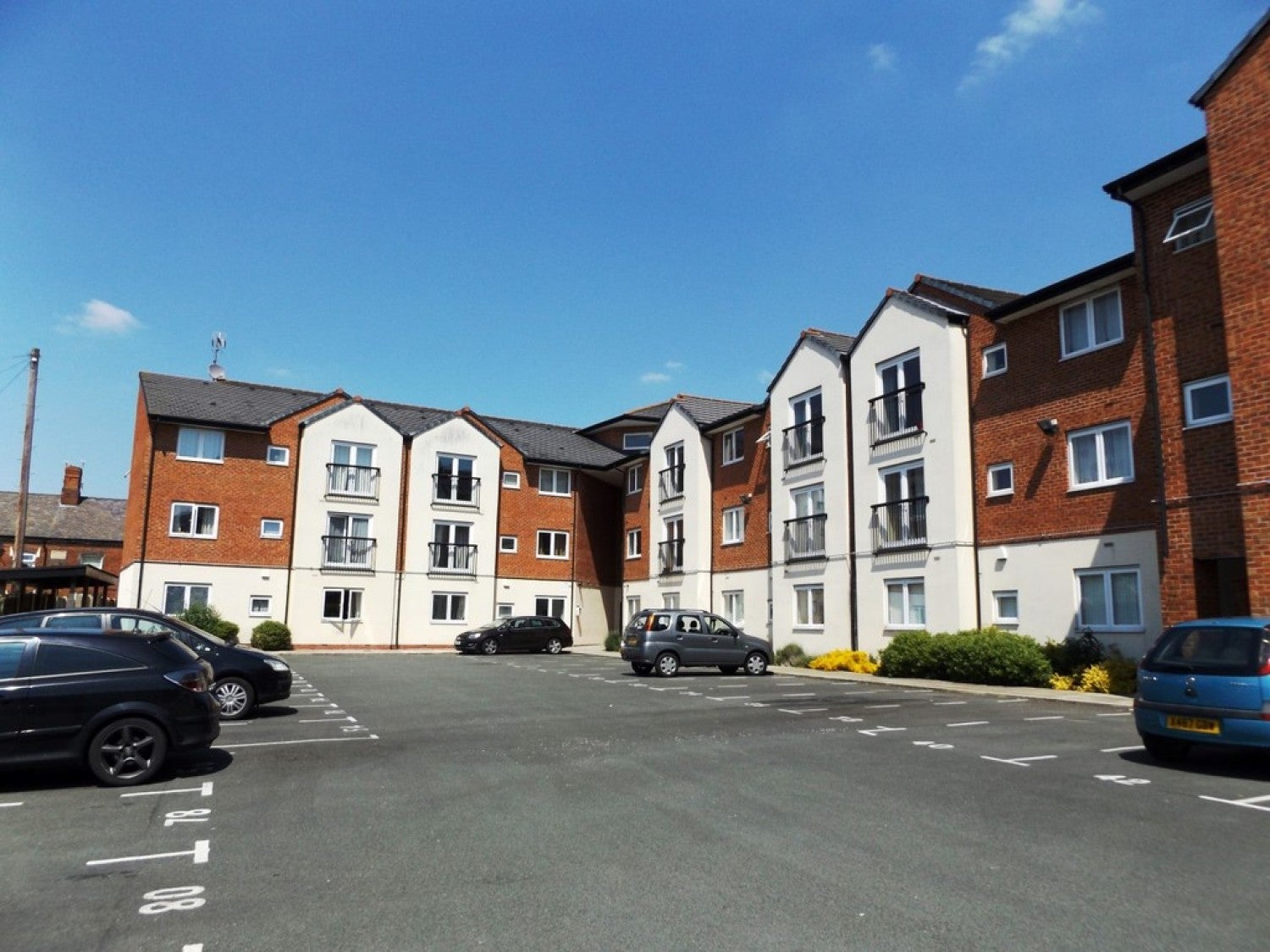 Flat Delamere Street in Crewe