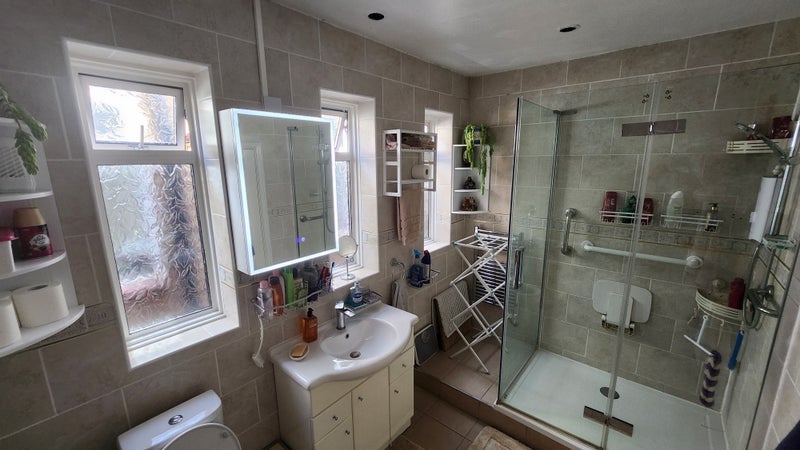 Room Sharon Gardens in Greater London