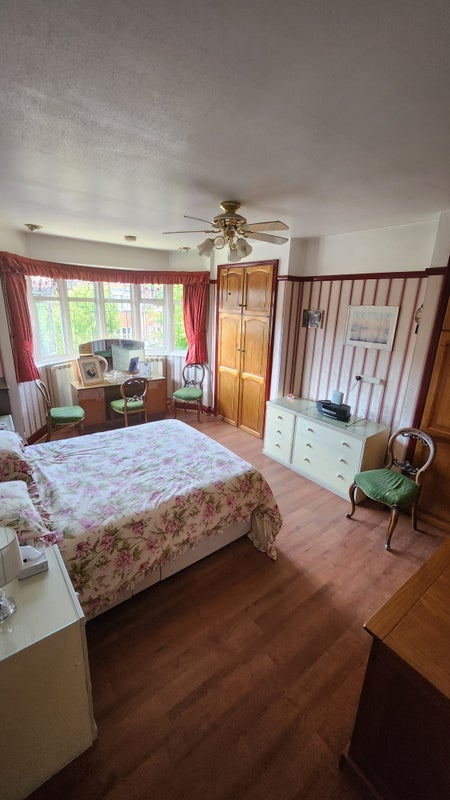 Room Sharon Gardens in Greater London
