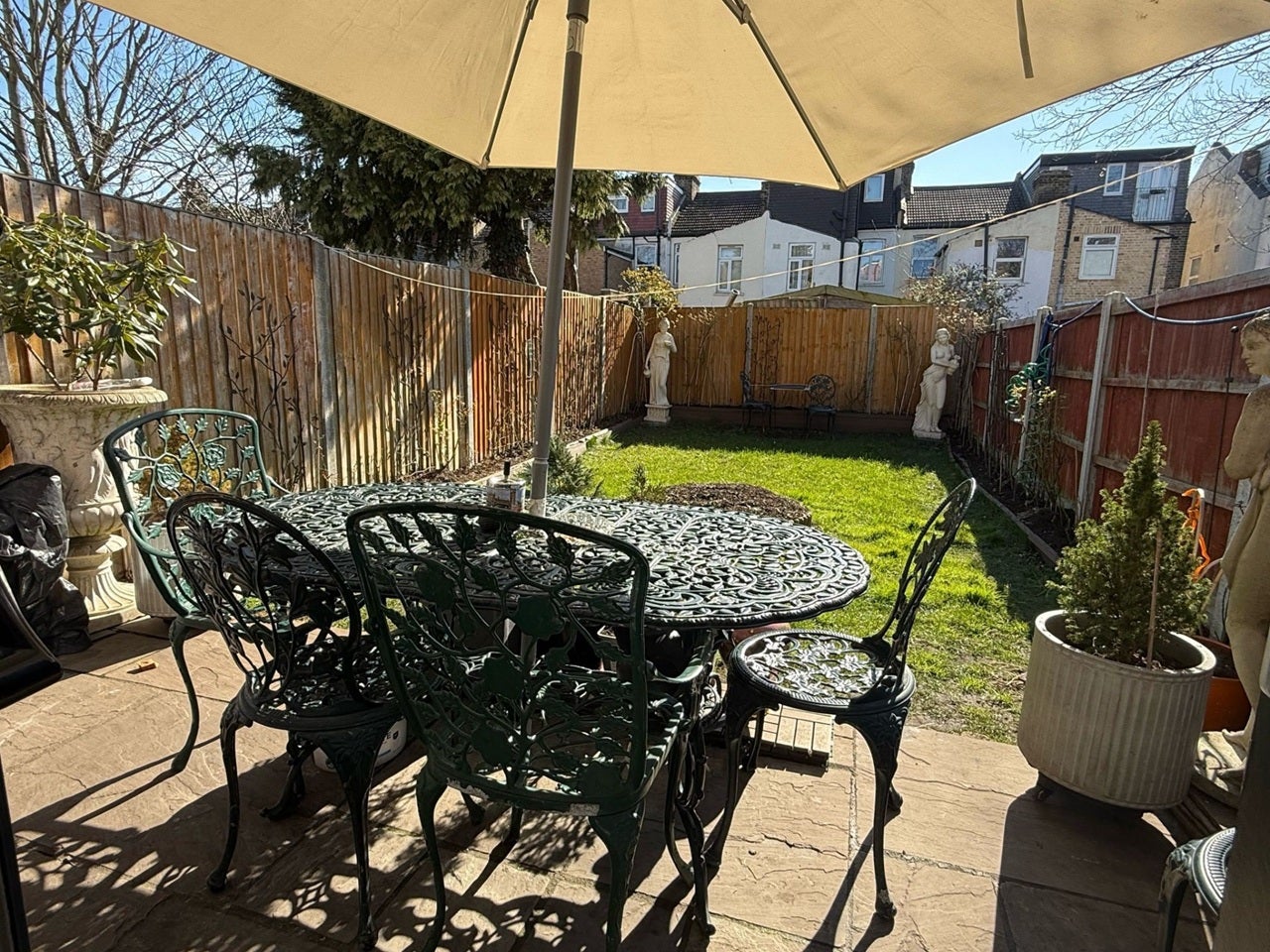 Room Hunter Road in Greater London