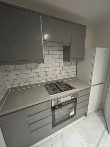 Room Rosehill Avenue in Greater London