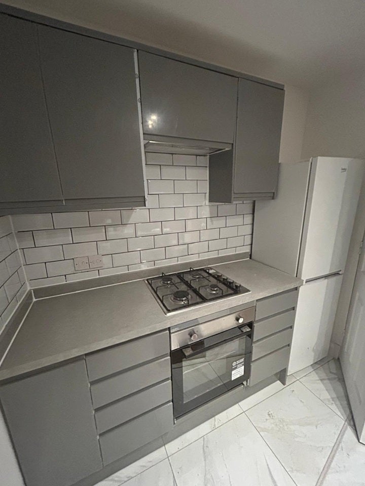 Room Rosehill Avenue in Greater London