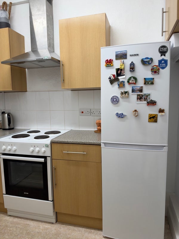 Room Tenbury Court in Greater London
