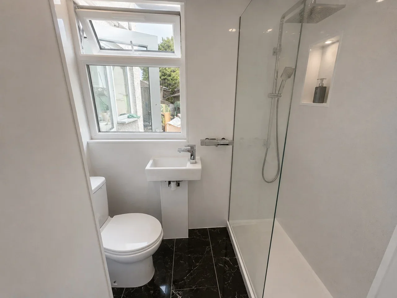 Flat Logan Close in Greater London