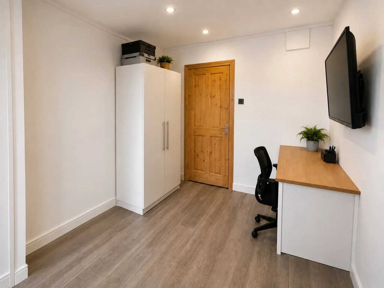 Flat Logan Close in Greater London