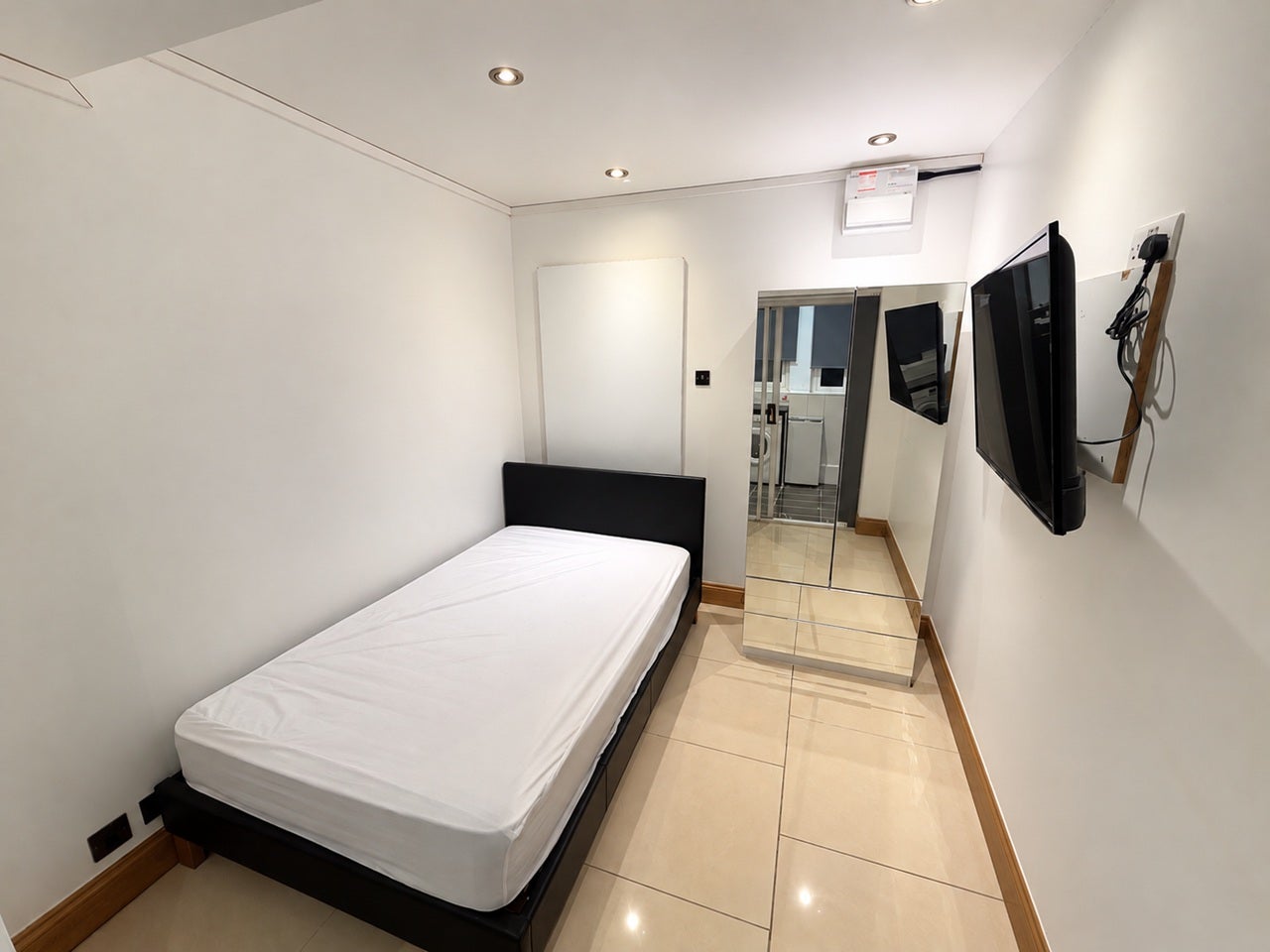 Flat Logan Close in Greater London