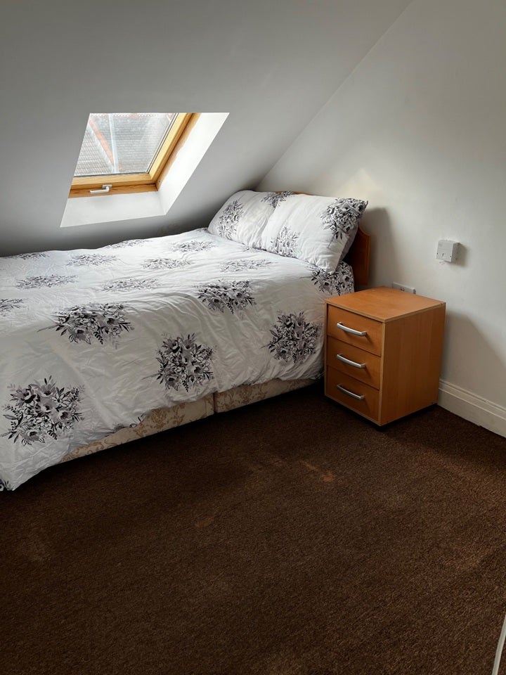 Room Belgrave Avenue in Watford