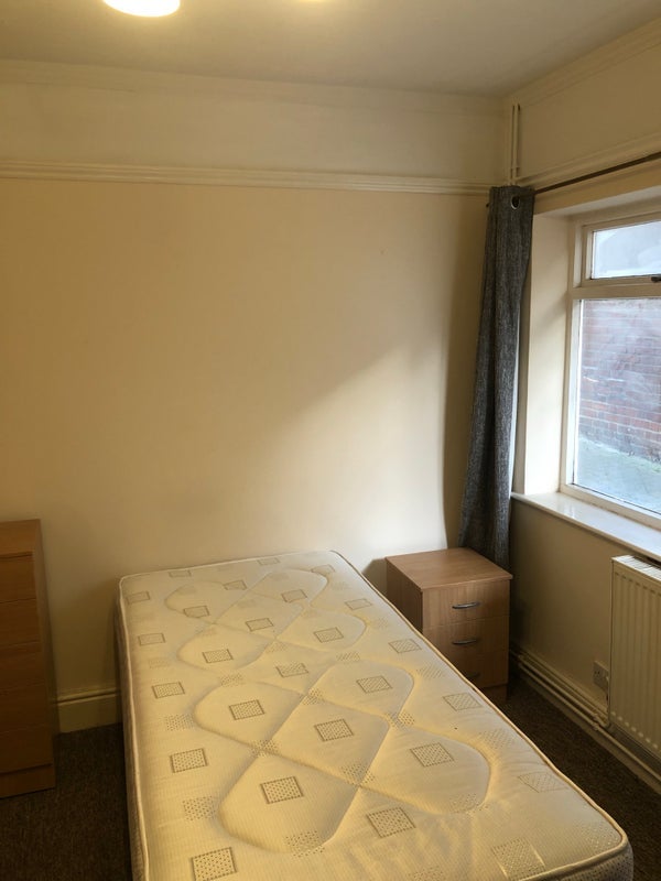 Room St Andrews Street North in West Suffolk