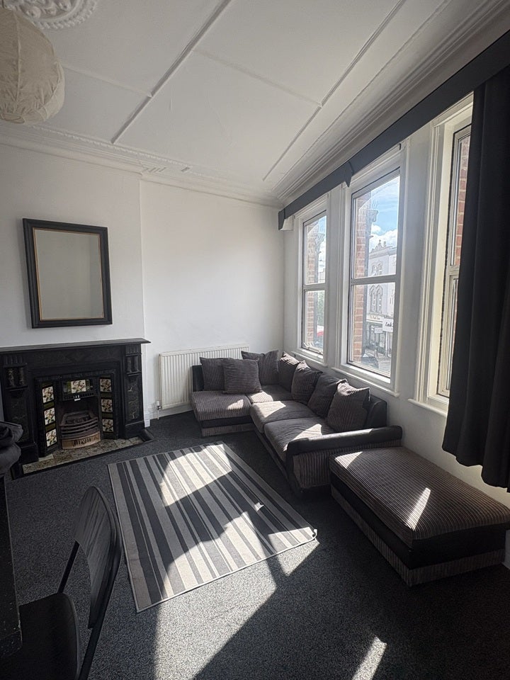 Flat Willesden Lane in Greater London