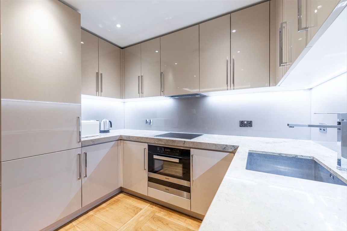 Flat Milford Lane in City of Westminster