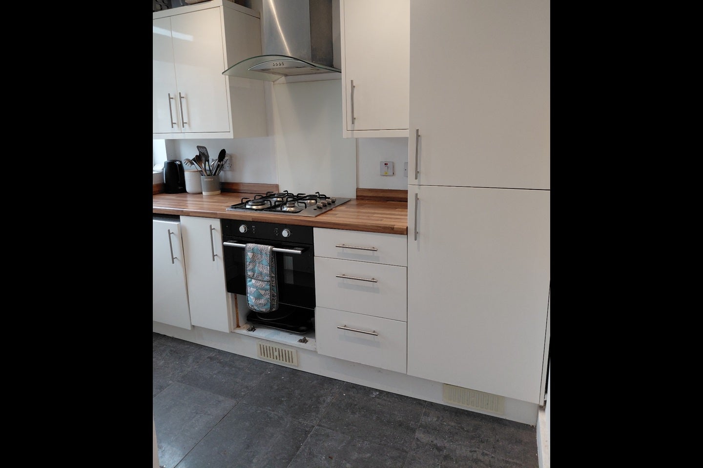 Flat Poynders Road in Greater London