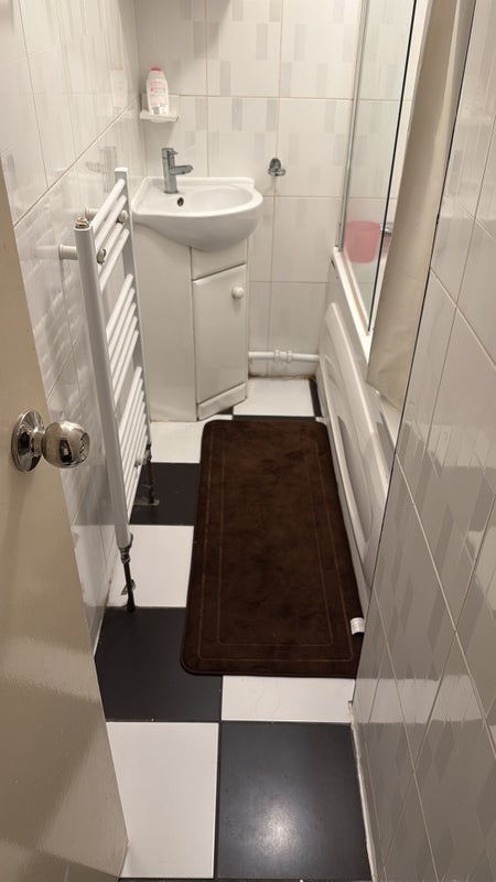 Room Rolls Road in Greater London