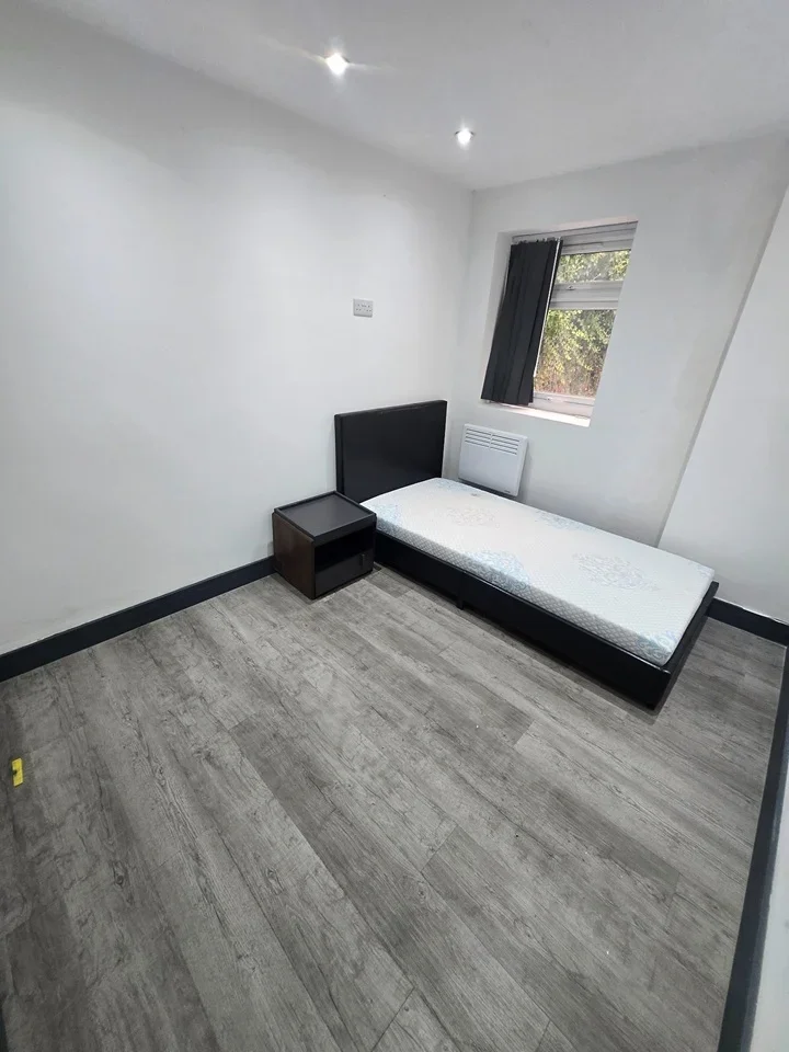 Room Colham Avenue in Greater London