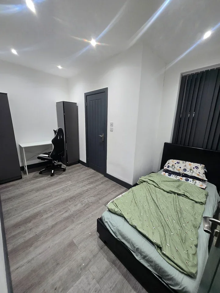 Room Colham Avenue in Greater London