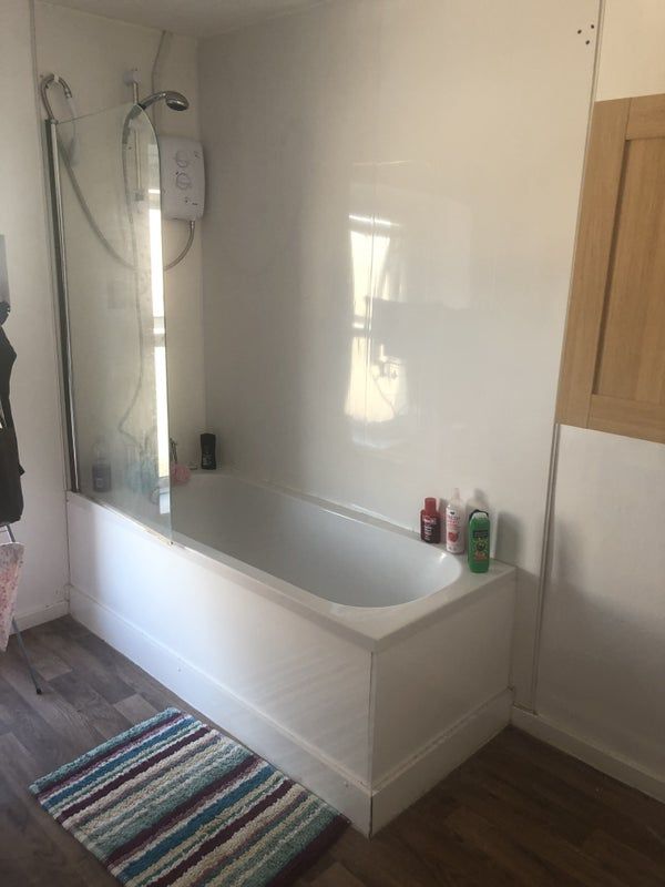 Room Maesteg Road in Tondu
