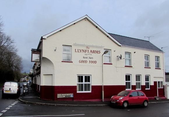 Room Maesteg Road in Tondu