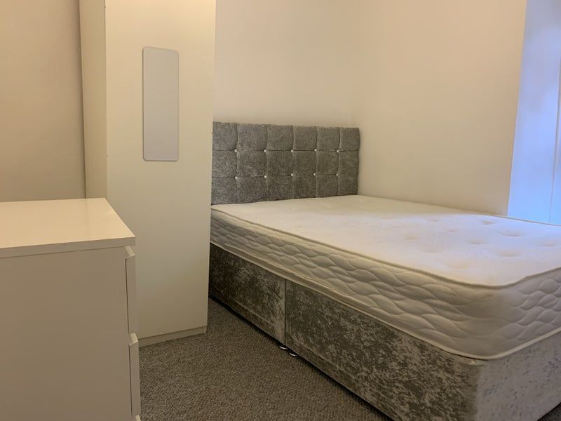 Room Maesteg Road in Tondu