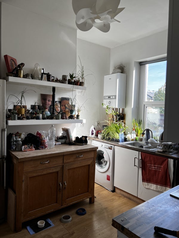 Flat Grove Vale in Greater London