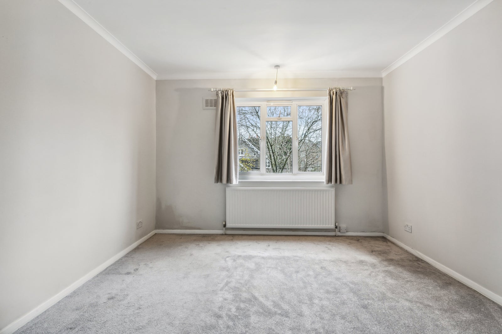 Flat Queen's Road in Greater London