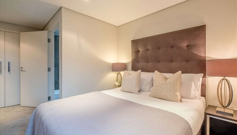 Flat Hermitage Street in City of Westminster