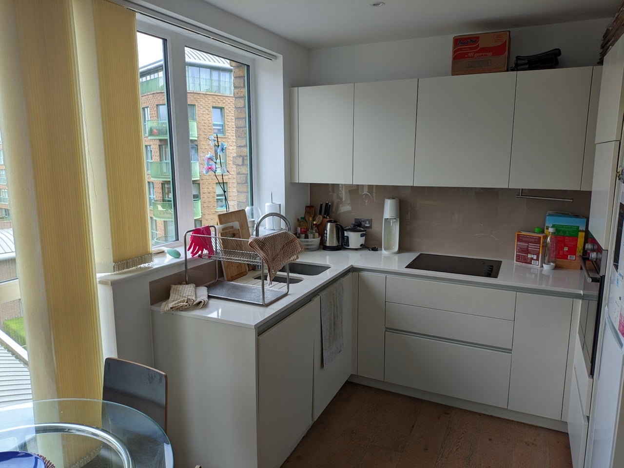 Room Astell Road in Greater London