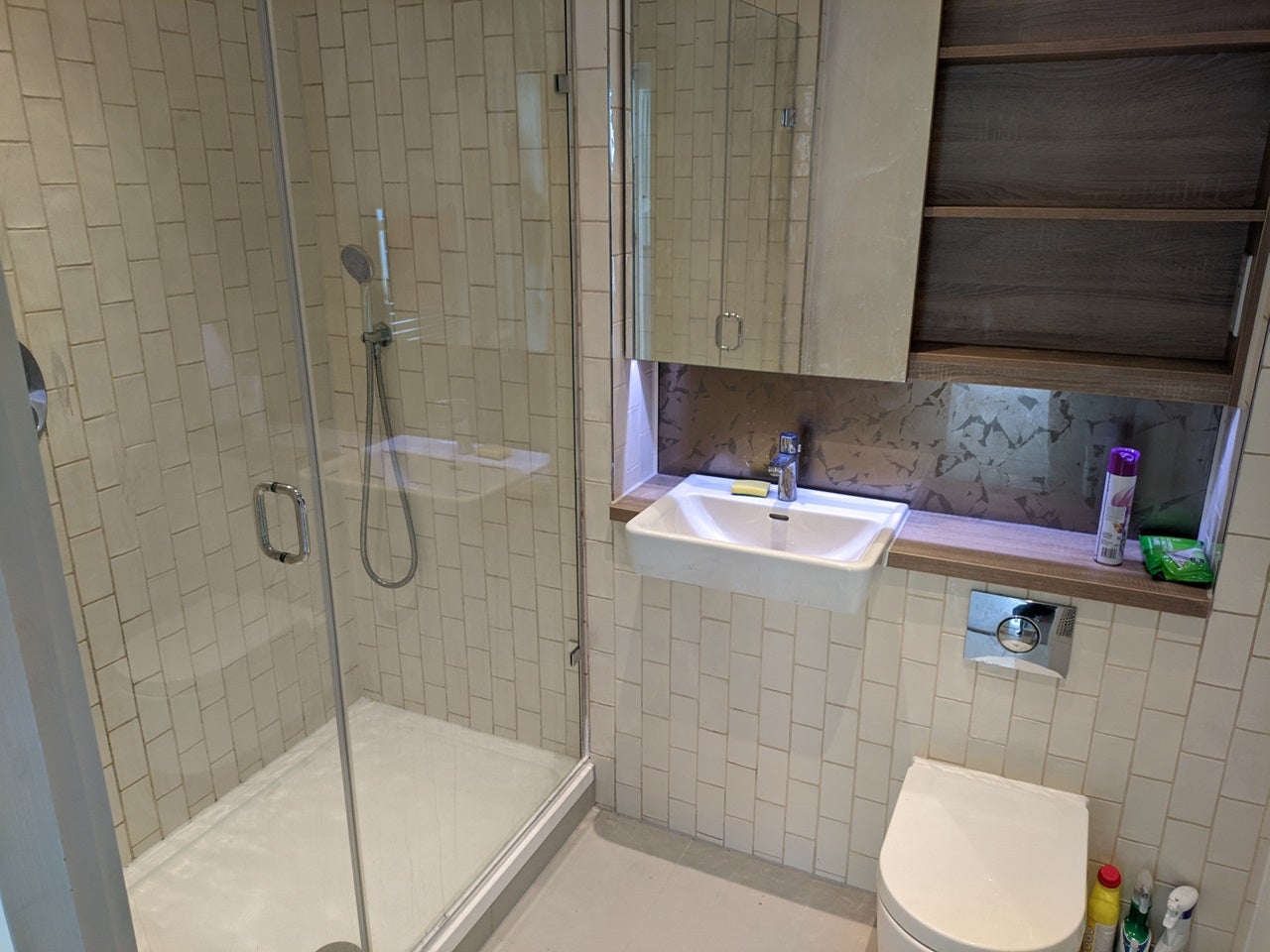 Room Astell Road in Greater London
