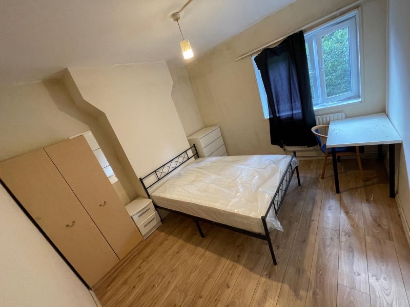 Room Malcolm Road in Greater London