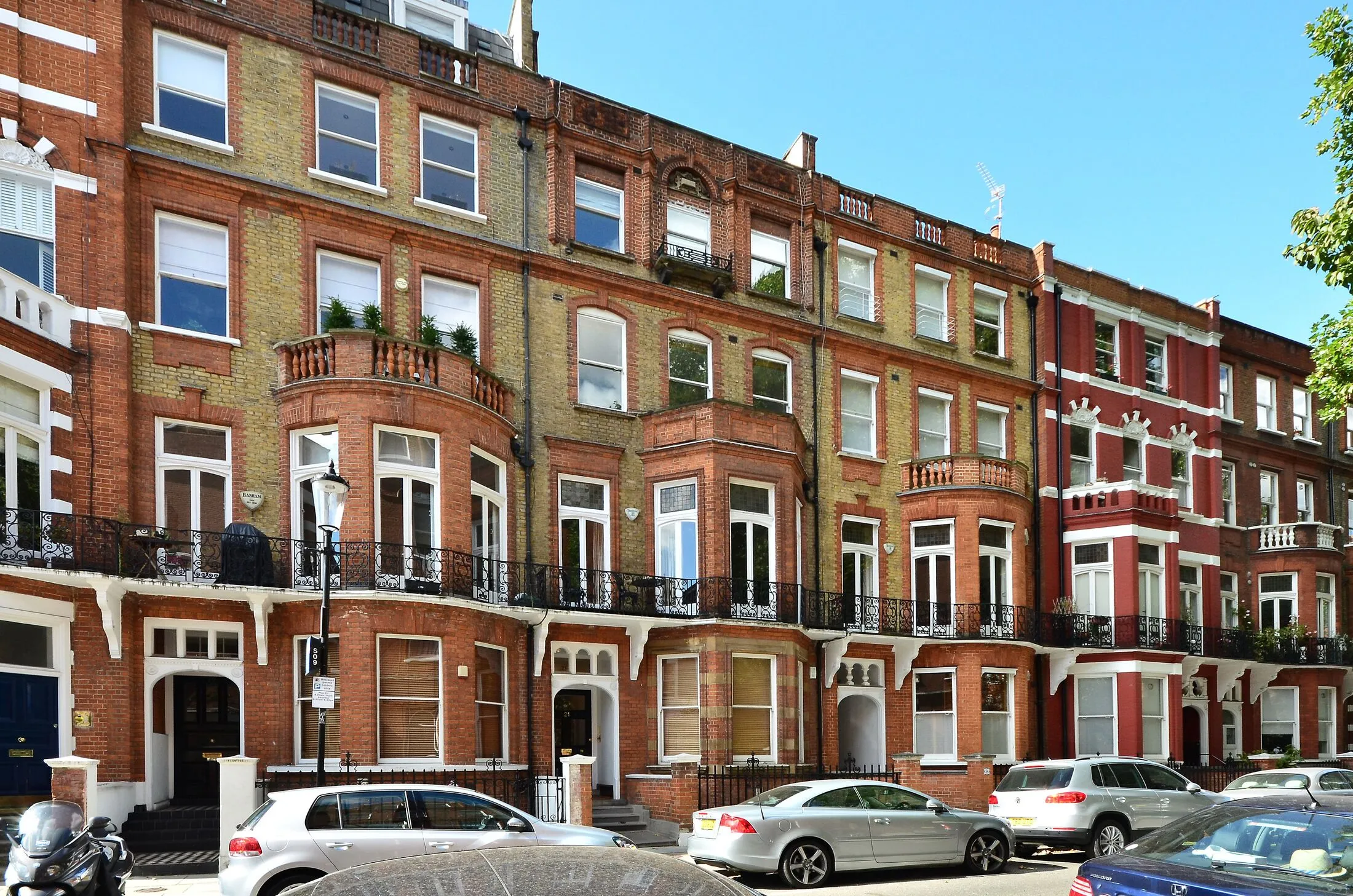 Flat Earl's Court Road in Greater London