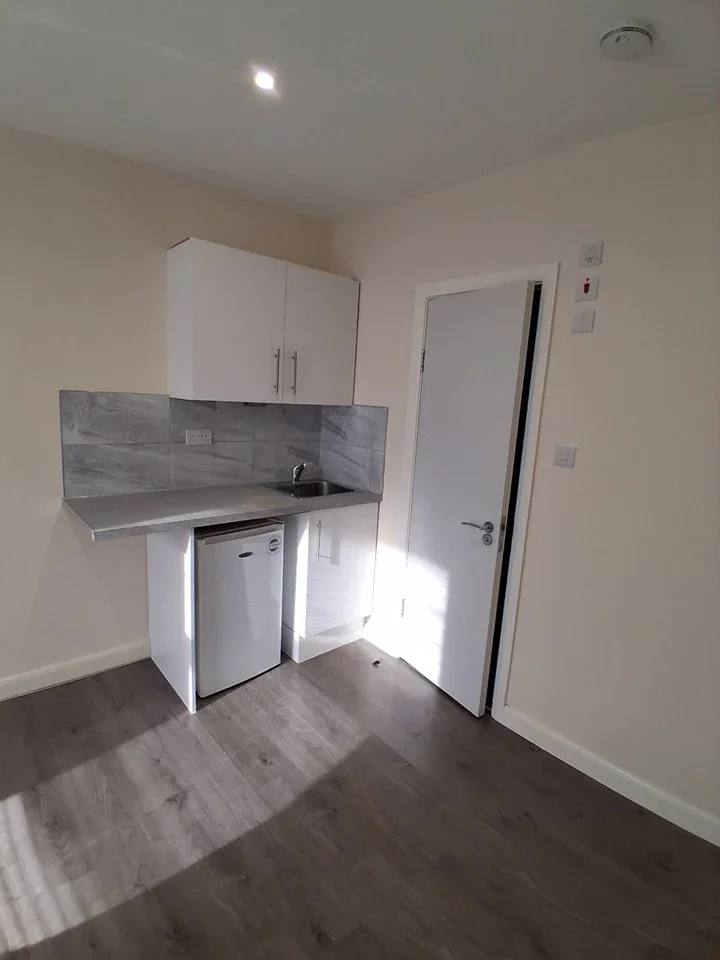 Room Marmadon Road in Greater London
