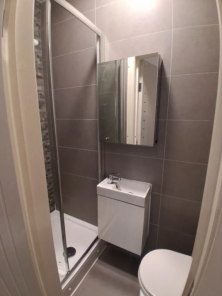 Room Marmadon Road in Greater London
