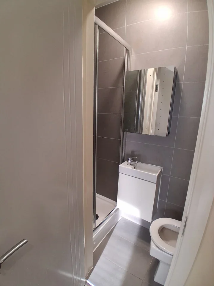 Room Marmadon Road in Greater London