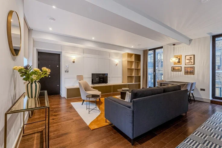 Flat Ludgate Square in City of London