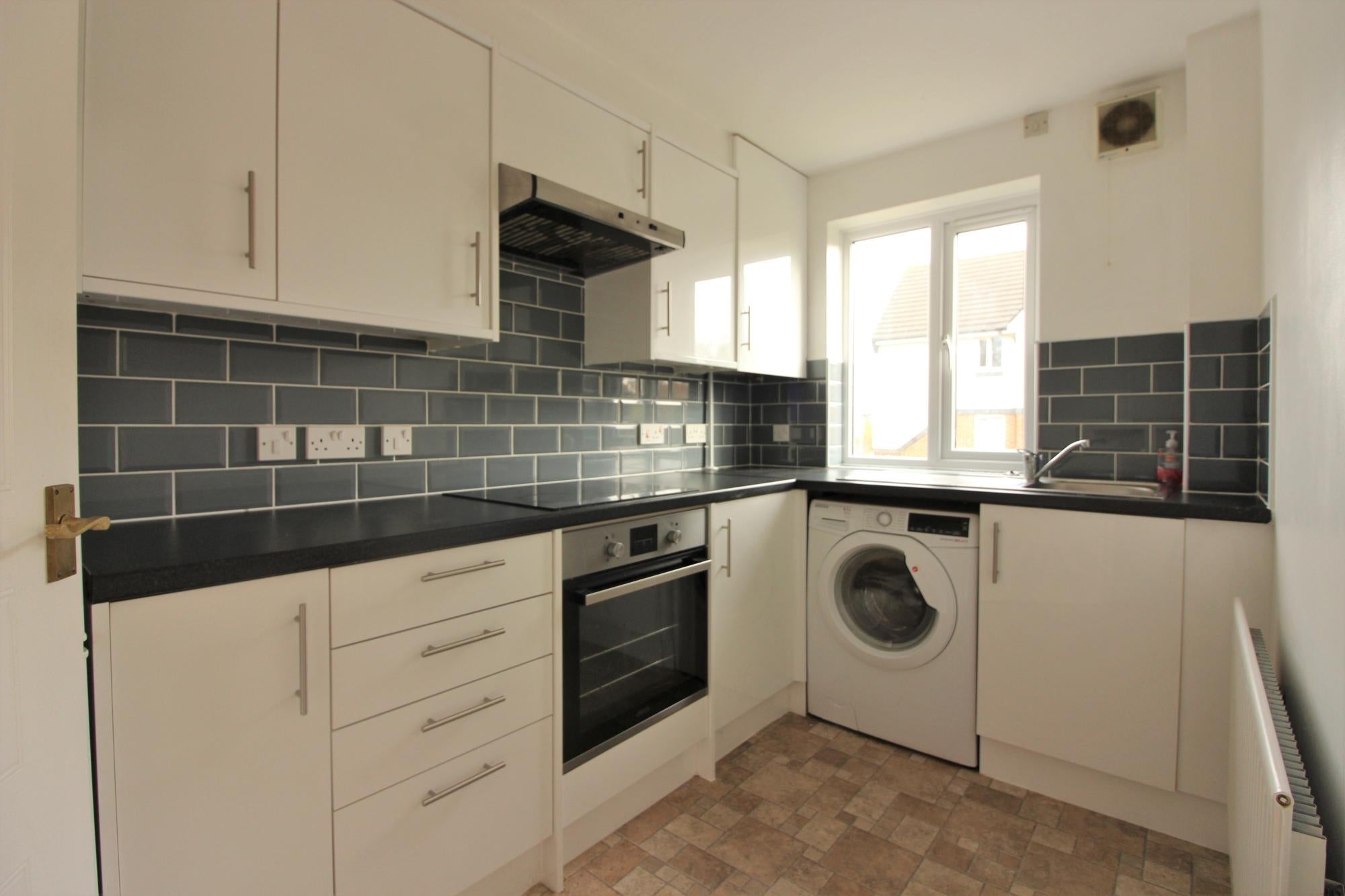 Flat Mayfield Road in Walton on Thames