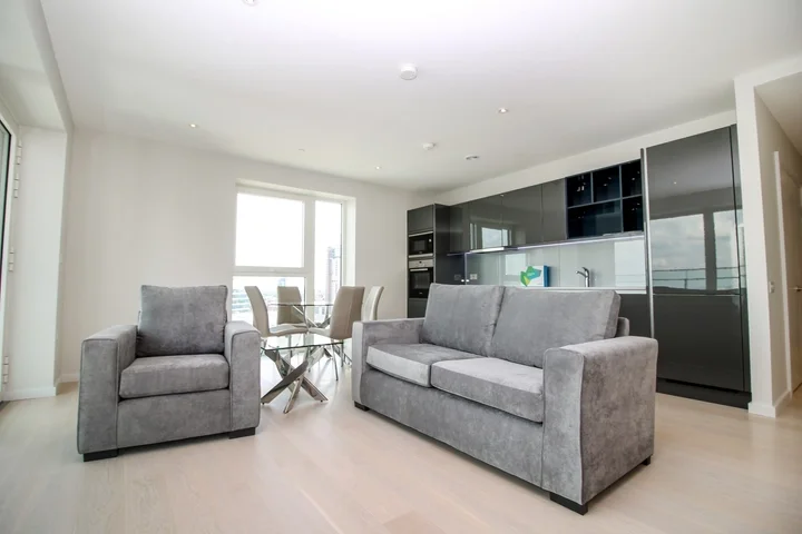 Flat Westfield Avenue in Greater London
