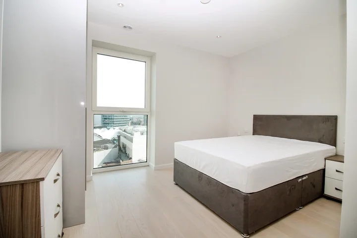 Flat Westfield Avenue in Greater London