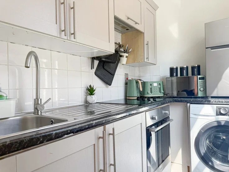 Flat Waterson Street in Greater London