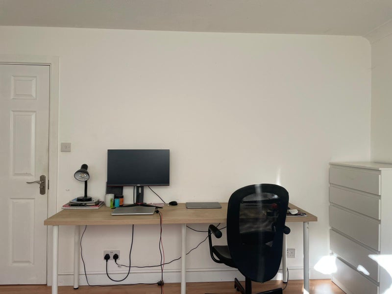 Room Berwick Road in Greater London