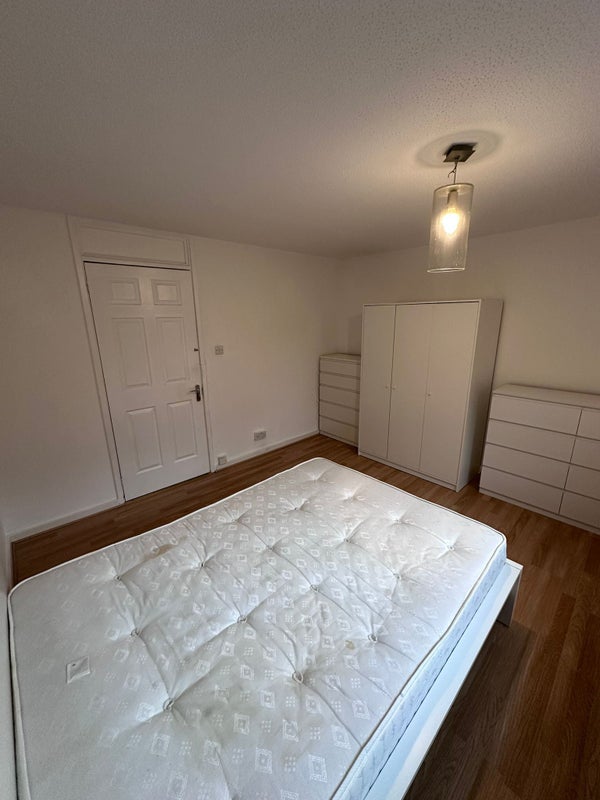 Room Berwick Road in Greater London