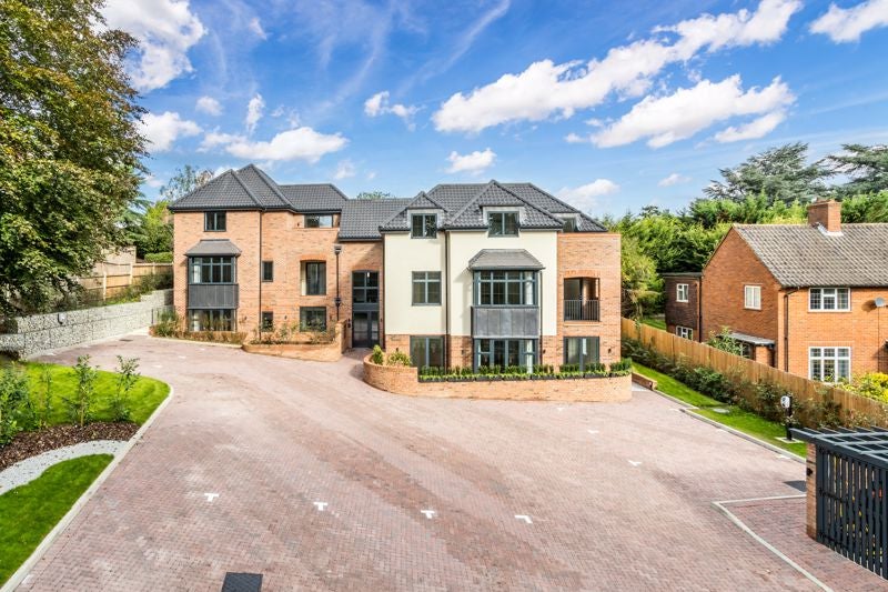Flat Cheam Road in Epsom and Ewell