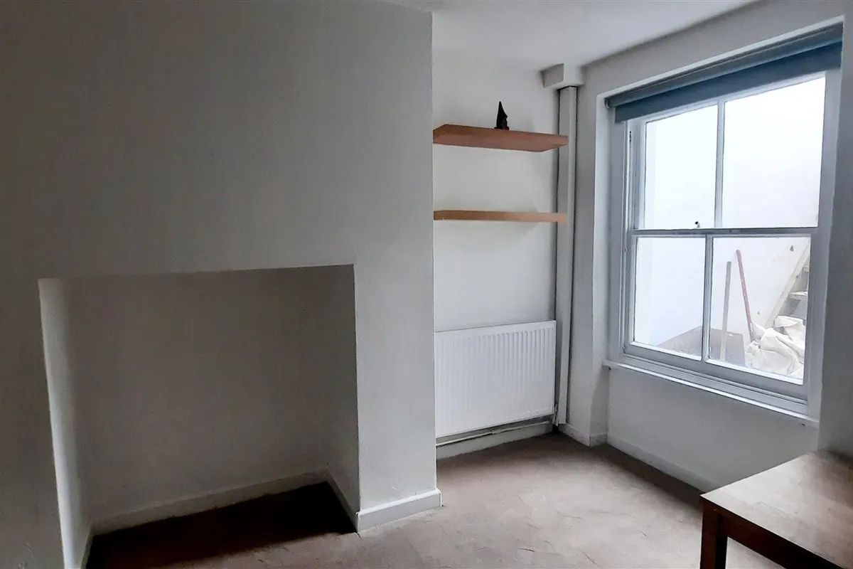 Flat Shepherds Bush Road in Greater London