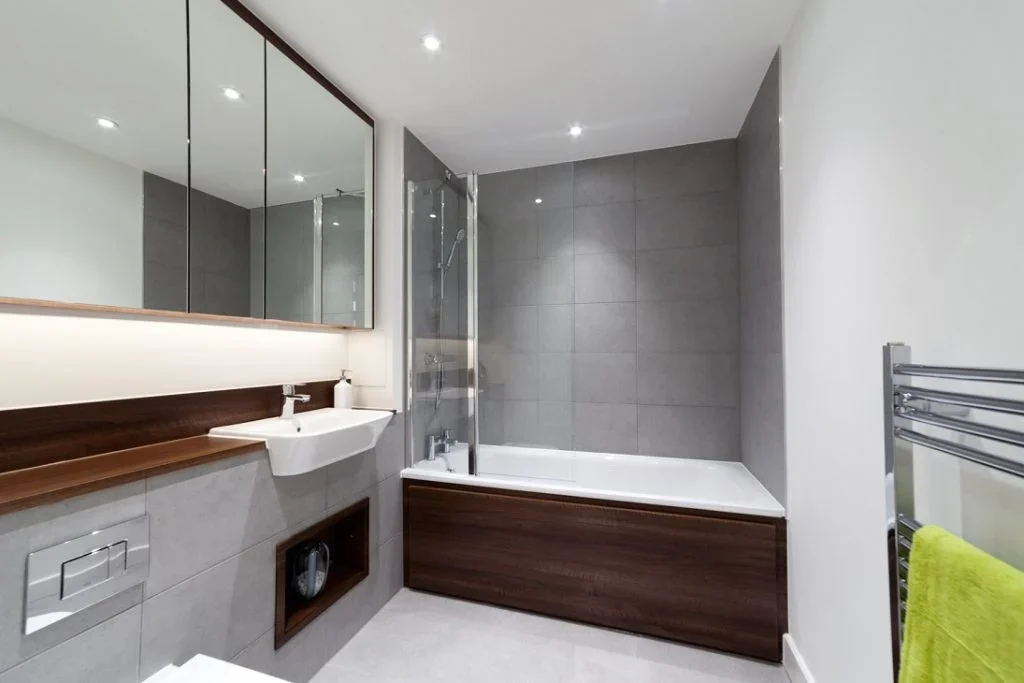 Flat Adenmore Road in Greater London