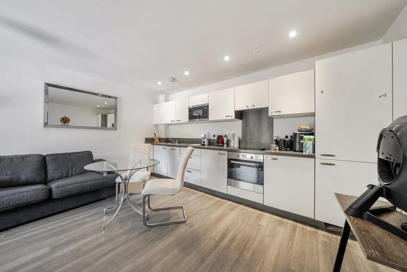 Flat Adenmore Road in Greater London