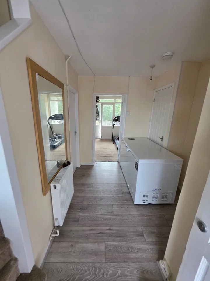 Room Tilgate Parade in Crawley